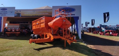 Agrishow 2022: DMB lança atualizações para sua carreta sulcadora e distribuidora de torta de filtro