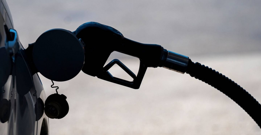 Os preços do diesel nos EUA atingiram recorde, com avisos de escassez, especialmente no leste dos EUA (Imagem: Reuters/Andrew Kelly)