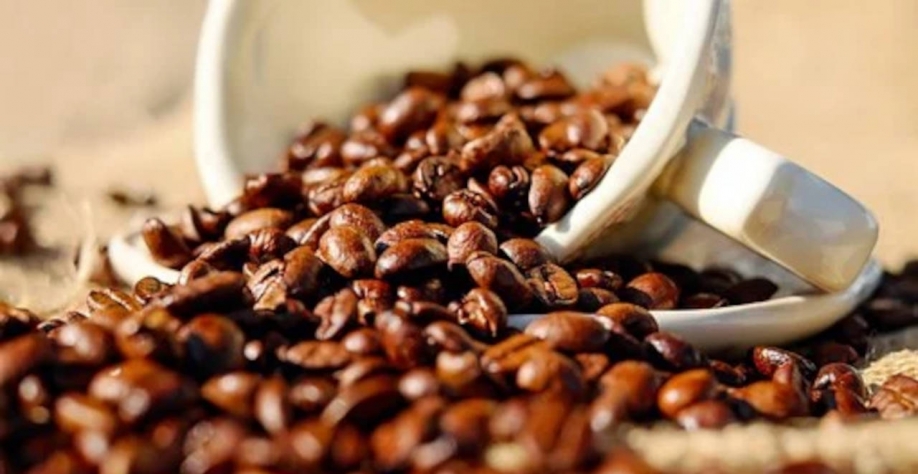 O café arábica para julho fechou em queda 9,6 centavos de dólar, ou 4,2%, a 2,176 dólares por libra-peso (Imagem: Pixabay)