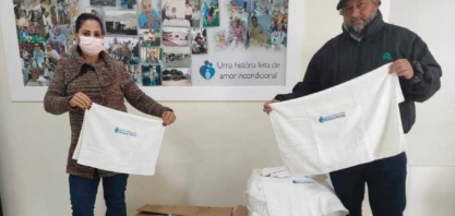 Projeto Uniformizando da Diana Bioenergia borda 520 toalhas para AAERP