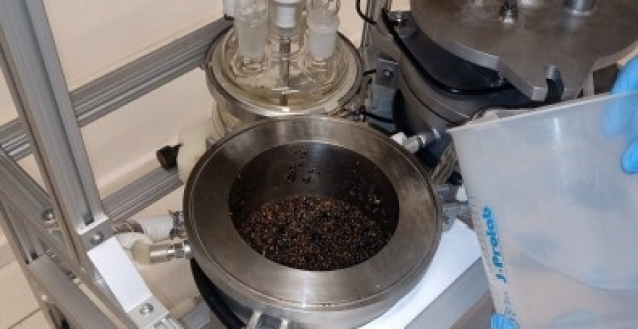 Grupo da Unicamp propõe tratar o resíduo sólido gerado na produção de cerveja com ultrassom, antes de submetê-lo ao processo de digestão por microrganismos. Estratégia aumenta a obtenção de metano, que pode ser empregado na própria indústria para gerar el