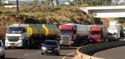 Falta de diesel no 2º semestre preocupa importadores, caminhoneiros e revenda