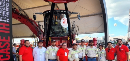 Mecânico de colhedoras de cana da Bioenergética Aroeira é homenageado durante a Agrishow