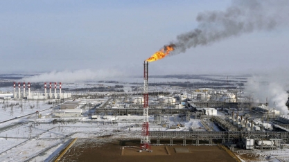 Petróleo cede levemente, mas a US$ 123, e o etanol abre a 5ª em menos 0,66% nas distribuidoras