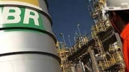 Gasolina e diesel no Brasil estão R$ 0,89 abaixo das cotações internacionais, diz entidade