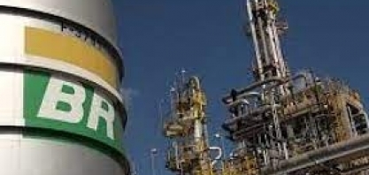 Defasagem da gasolina dispara para 20% e pressiona Petrobras por aumento