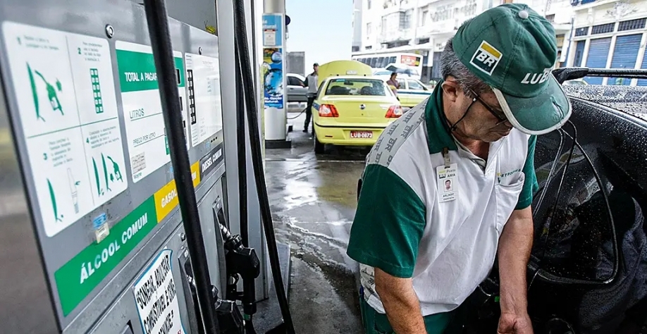 Petrobras:O comunicado da Petrobras é divulgado no momento em que o governo busca substituir o atual presidente José Mauro Coelho, que assumiu o comando da estatal em abril, por Caio Paes de Andrade (Reuters/Sergio Moraes) 