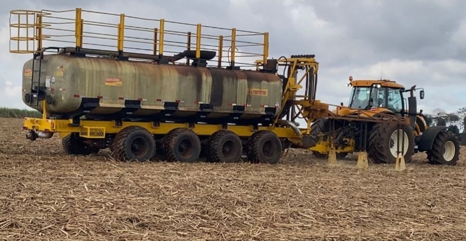 Aplicação localizada de vinhaça enriquecida com soluções nutricionais nos canaviais