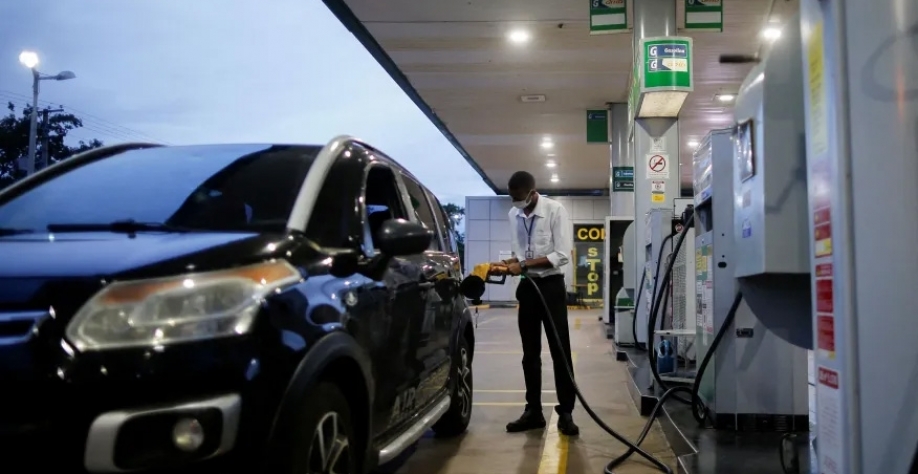 Desde os últimos reajustes dos combustíveis, a gasolina já acumula defasagem de 20% e o diesel de 14% em relação ao mercado internacional segundo os importadores. REUTERS/Adriano Machado (7.mar.2022)