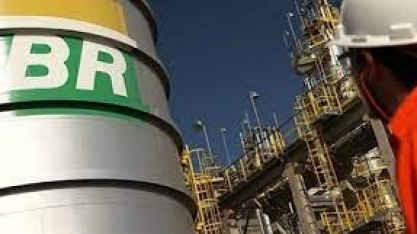Risco de recessão global derruba petróleo e zera defasagem de preços da Petrobras