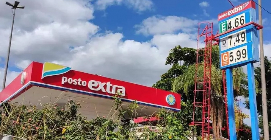 Posto Extra Minas Shopping, na Avenida Cristiano Machado, em BH, vende gasolina a R$ 5,99 (foto: Jair Amaral/EM D.A Press)