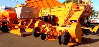 Área de exposição dos produtos DMB sendo preparada para o 18° Agronegócios Copercana