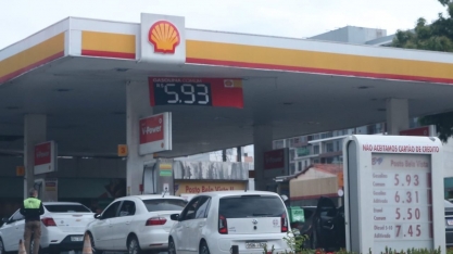 Preço da gasolina cai em Fortaleza e fica abaixo de R$ 6 pela 1ª vez em 10 meses