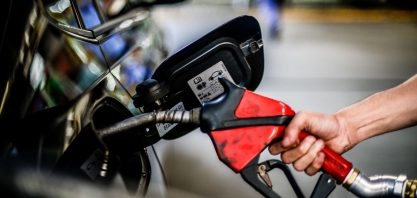 Preço médio da gasolina cai R$ 0,90 no país em três semanas