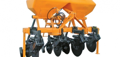 Adubador de Discos - 1250 H - Implemento acoplado nos três pontos do trator, destinado a realizar a adubação das soqueiras da cana-de-açúcar principalmente colhida crua mecanicamente