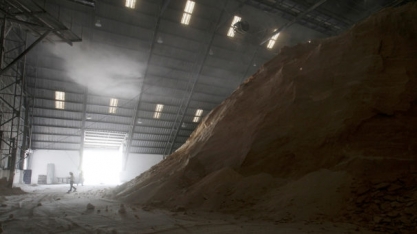 Line-up do açúcar engarrafa em Santos à medida que o etanol evapora, mas põe pressão em NY