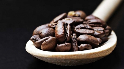 Café arábica salta 3,6% na ICE e açúcar bruto também sobe com dólar mais fraco