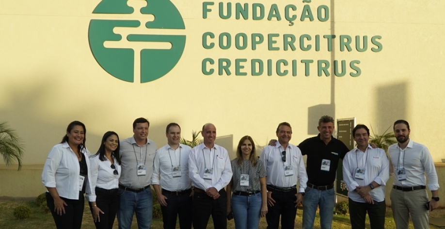 Assinatura aconteceu durante a Coopercitrus Expo 2022. Na foto, diretoria da Coopercitrus ao lado do time Bradesco. (Reproduçao/Coopercitrus).