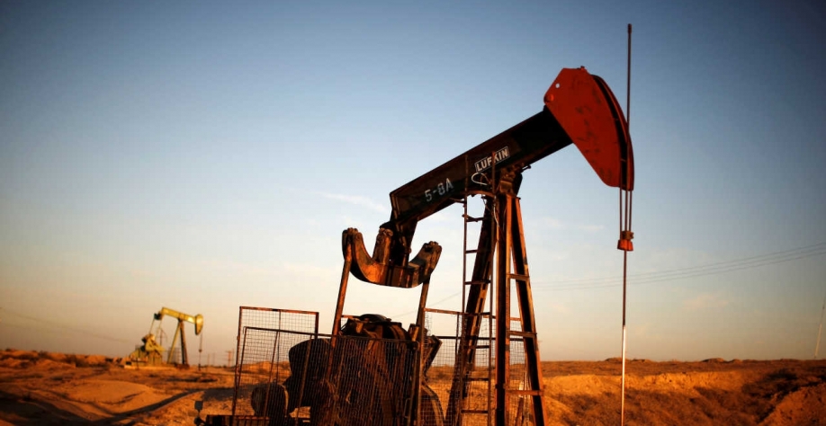 Os futuros de West Texas Intermediate caíram até 3,8% na sexta-feira (Imagem: REUTERS/Lucy Nicholson)