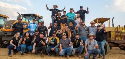 Tratores Valtra Coopercitrus percorrem 