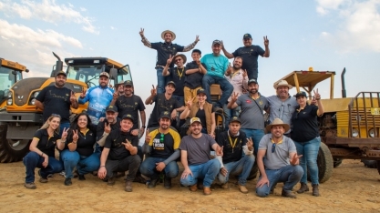 Tratores Valtra Coopercitrus percorrem 