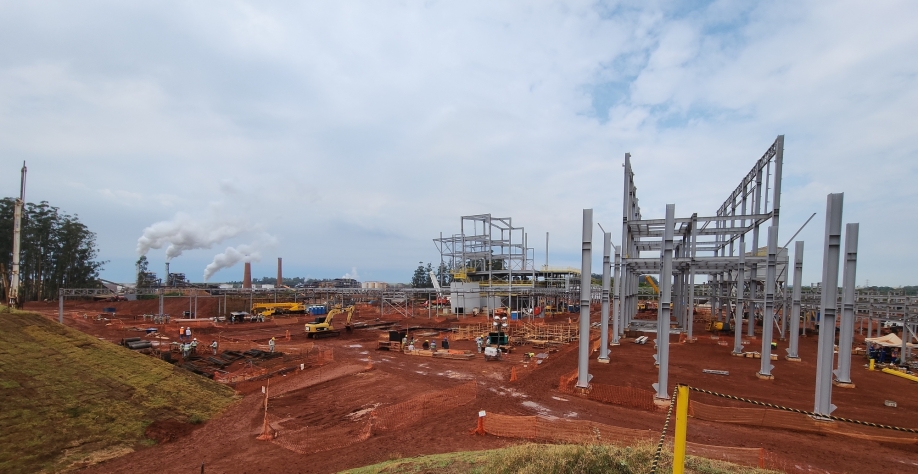 Planta de etanol 2 G em construção no bioparque Bonfim, unidade da Raízen em Guariba