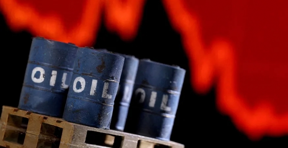 Preços do petróleo subiram desde que a Organização dos Países Exportadores de Petróleo concordou em reduzir sua meta de produção em cerca de 2 milhões de barris por dia. REUTERS/Dado Ruvic/Illustration/File Photo