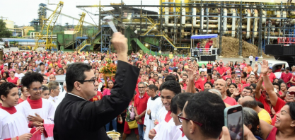 Centenária: Fiéis participam da procissão de São Sebastião