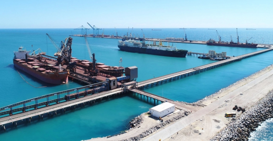Noxis Energy pretende usar parte da refinaria que vai implantar no Pecém para instalar planta capaz de produzir entre 300 mil a 400 mil toneladas/ano de metanol cinza (Foto: Governo do Ceará)
