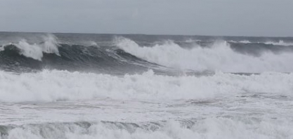 Mar agitado, temporais e frente fria; confira a previsão do tempo