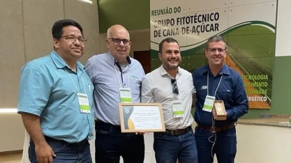 Jalles recebe homenagem do IAC
