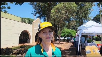 Sathia leva ao 11o Cana Substantivo Feminino sua transplantadora personalizada de Muda de Cana Pré-Brotada