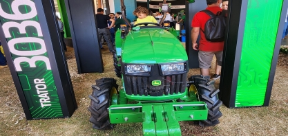 Grupo bioenergético adquire, na Agrishow, 12 unidades do menor trator da John Deere