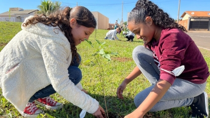 Alunos da rede municipal de ensino de Queiroz participam de ação promovida pela Clealco na semana dedicada ao cuidado com o Meio Ambiente