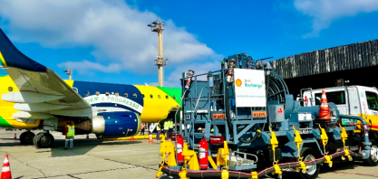 Raízen promove primeiro abastecimento de aeronaves com caminhão elétrico no Aeroporto de Guarulhos