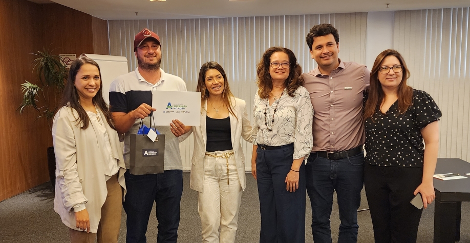 Integrantes da Orplana, Corteva, FIA Business School e aluno da Academia de Sucessão no Agronegócio durante o encerramento da segunda Turma