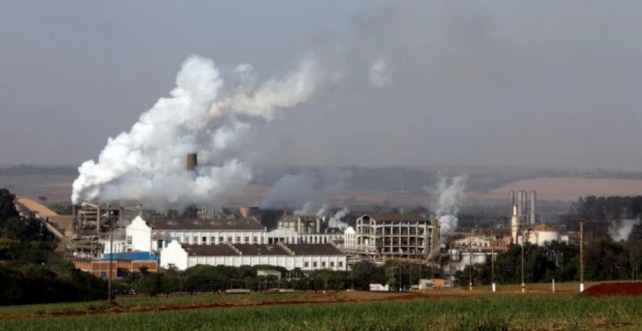 Avanço da produção de açúcar, com melhores preços no mercado internacional, junto da queda na margem do etanol, impacta usineiros (Imagem: Reuters/Paulo Whitaker)