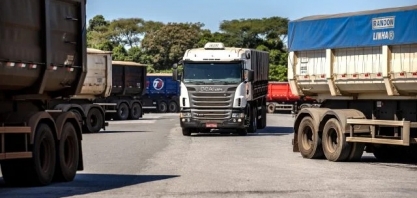 Porto de Paranaguá recebe mais de 1 caminhão carregado de grãos e farelo por minuto
