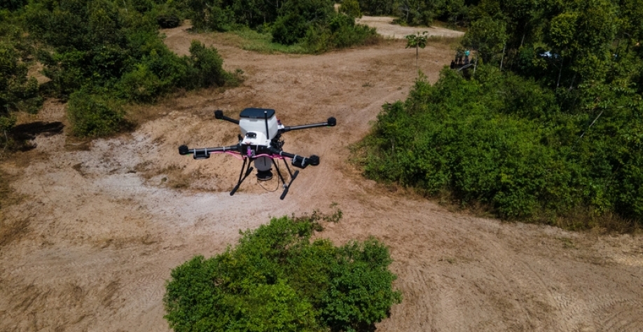 Drone da Morfo sobrevoando área a ser restaurada. Crédito: Pedro Abreu/Divulgação/Morfo