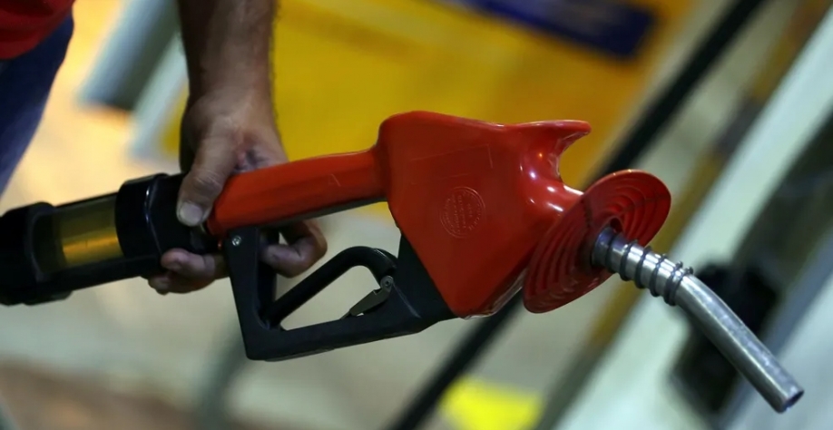 Preço da gasolina e do diesel vai subir a partir desta quarta-feira (16) — Foto: Reuters 