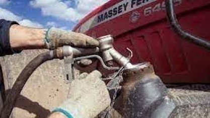 Litro do diesel sobe 8,3% nos postos após aumento de 26% da Petrobras; gasolina fica 2,2% mais cara