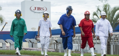 JBS já acolhe 6,8 mil imigrantes em sua força de trabalho