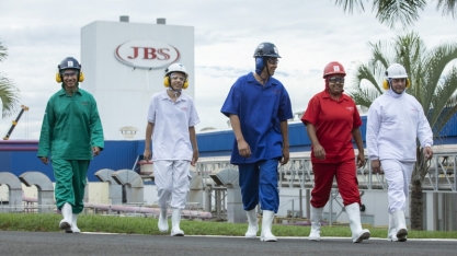 JBS já acolhe 6,8 mil imigrantes em sua força de trabalho