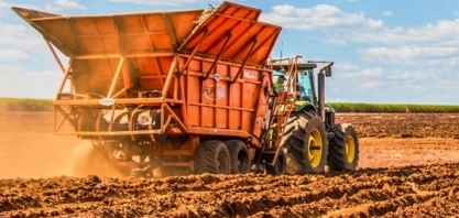 A Plantadora de Cana Picada - PCP 6000 Automatizada da DMB utiliza quantidade de mudas bastante próxima a usada no plantio manual