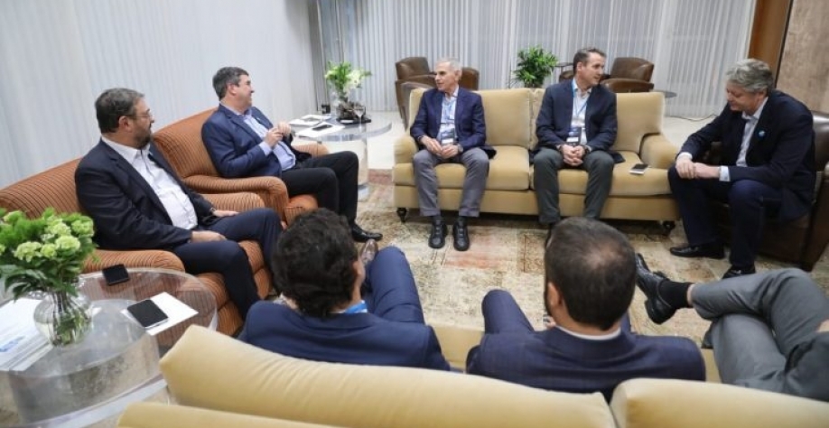 Encontro entre dirigentes da Inpasa, governador Riedel e secretários estaduais, no MS Day (Foto: Divulgação/GOV MS)
