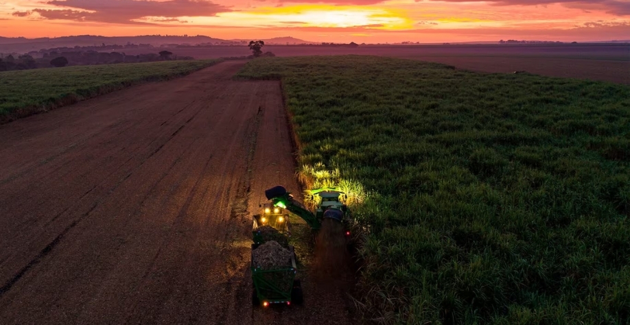 Ao não abalar as soqueiras, CH950 entrega grandes benefícios agronômicos. Foto: Divulgação John Deere