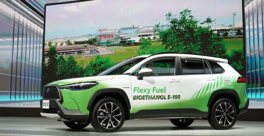 A apresentação do Corolla Cross HEV FFV brasileiro é parte da estratégia 