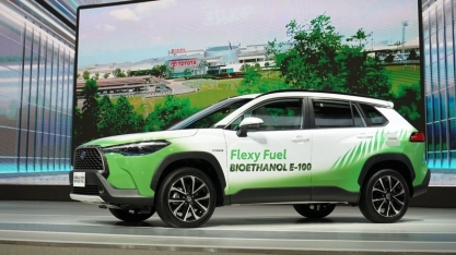 Toyota híbrido flex é destaque no motor show da Indonésia