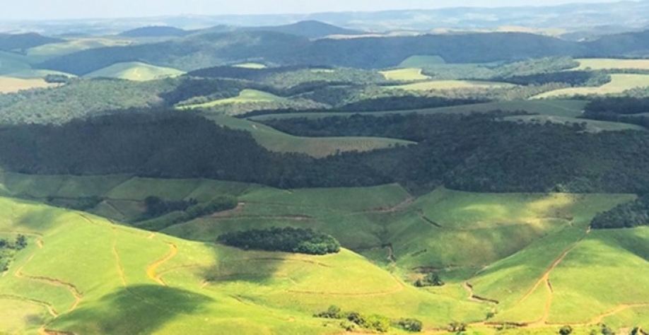 Vamos conferir como as Usinas Trapiche e Serra Grande produzem cana em relevo montanhoso