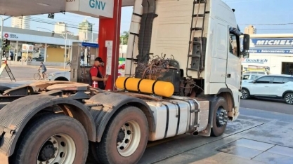 Primeira conversão de caminhão para GNV marca início do uso de combustível mais limpo no transporte